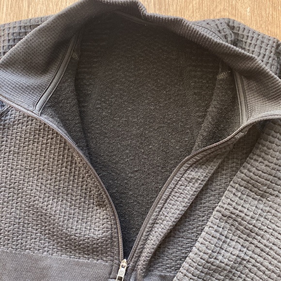 Lululemon Mens Warm-Up - Picture 3 of 4